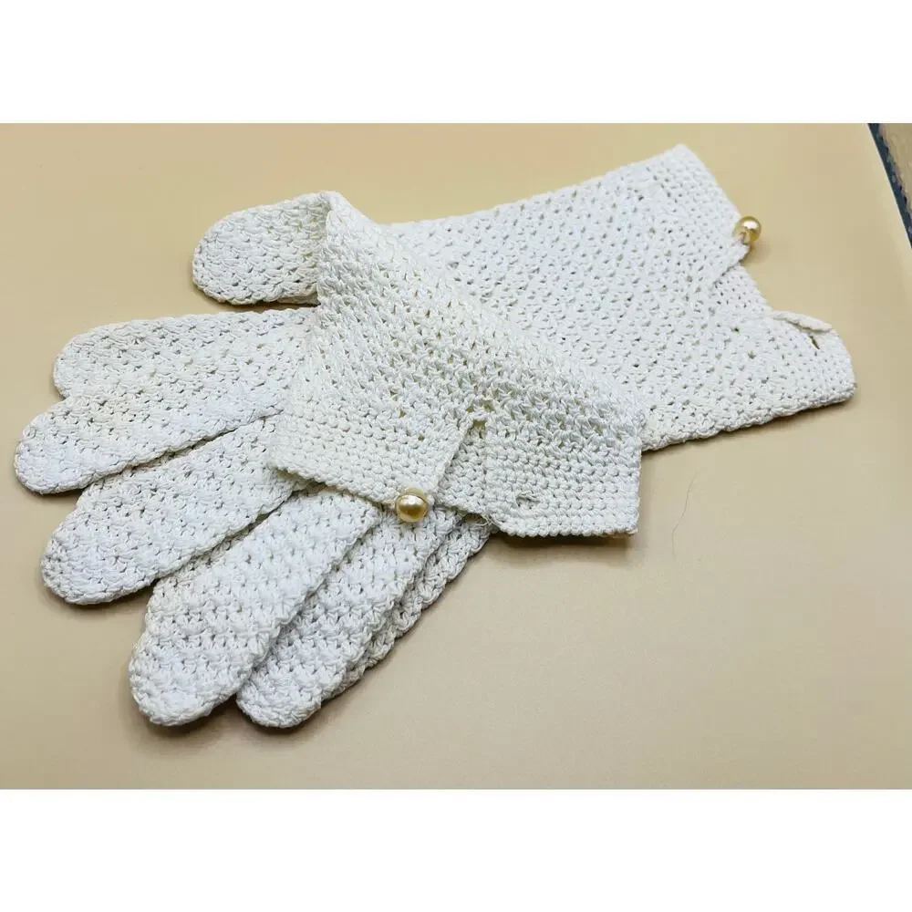 Vintage Hand crocheted Ivory Gloves Size Small/Medium 7” x 5” Button Closure